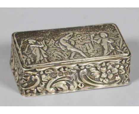 An Edwardian chased silver snuff box decorated to the cover with classical figures assayed Chester 1903.