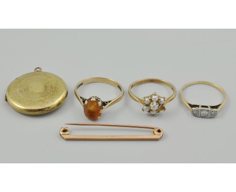 9ct and platinum diamond ring, two other rings, a tie pin and a pendant (5).