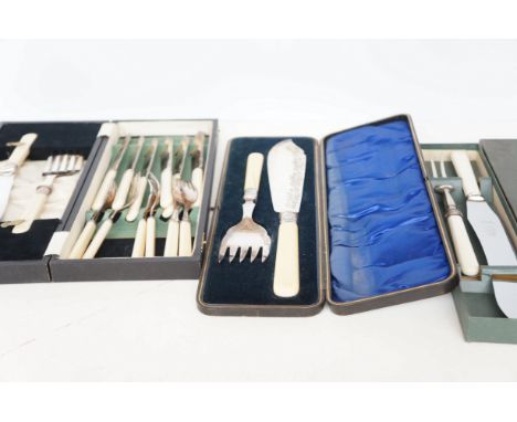 Cased set of fish servers, steak knife &amp; fork &amp; cased flatware set