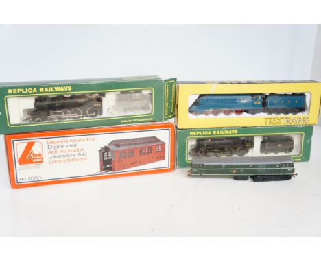 3x Model train engines &amp; others 