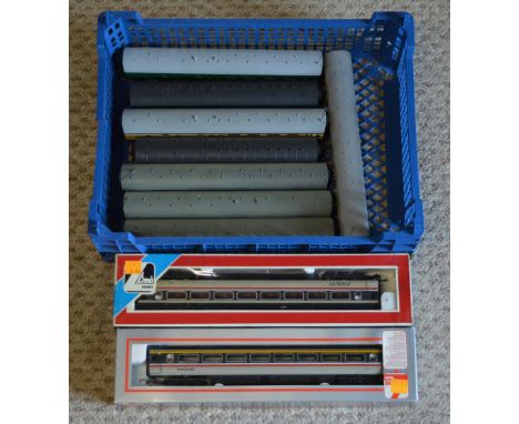 2 boxed Lima carriages and various unboxed carriages