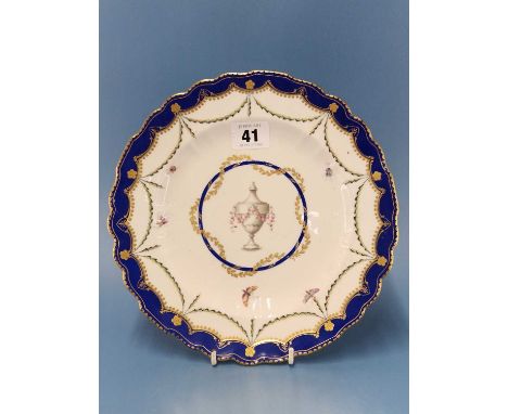 A Chelsea Derby plate painted with swags of laurel below the Smiths blue wavy rim, the central urn surrounded by pink roses, 