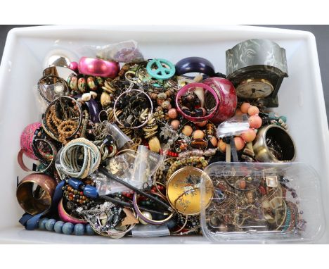 A large quantity of vintage costume jewellery to include necklaces, bangles, bracelets, watches, cufflinks etc and an Anysley