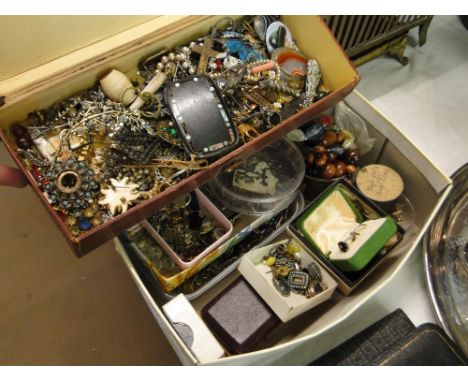 A leather box containing silver and other costume jewellery and a quantity of cufflinks, and other costume jewellery.