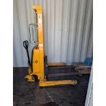 2200 Lb Electric Pallet Lifter