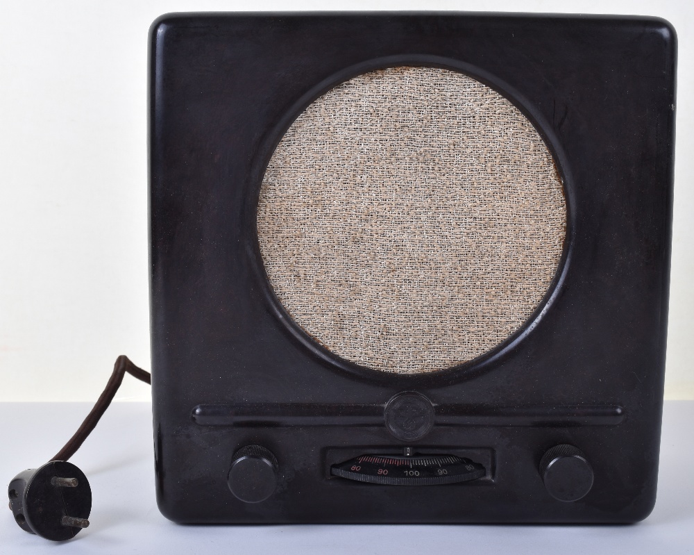 WW2 German Peoples Radio (Volksempfanger), in brown bakelite plastic