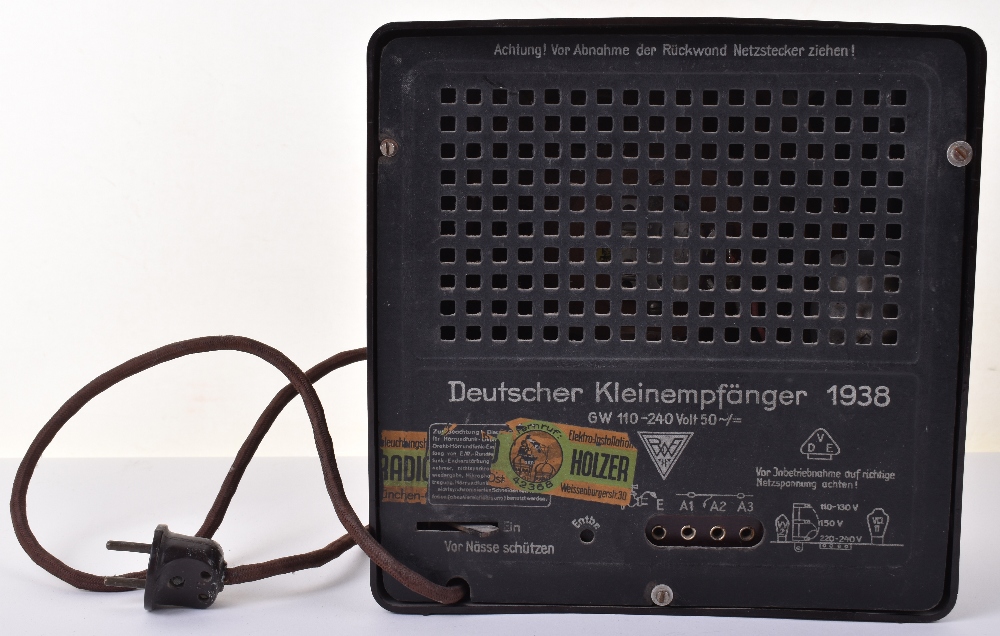 WW2 German Peoples Radio (Volksempfanger), in brown bakelite plastic