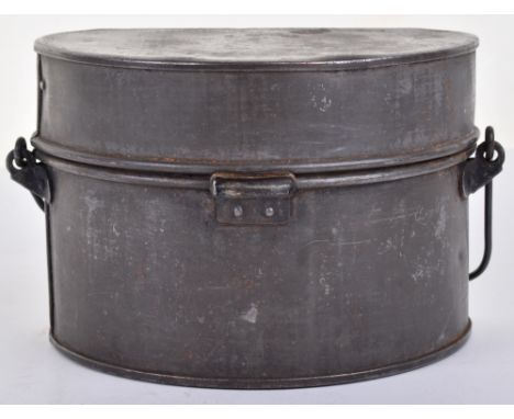 WW1 British 1917 Dated “D” Shaped Mess Tin, fine example of the standard WW1 British other ranks mess tin with the original c