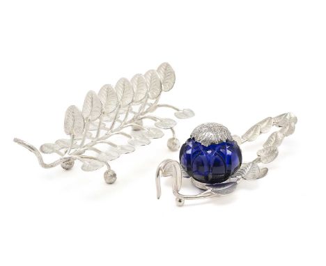 A VICTORIAN NATURALISTIC SILVER INKSTAND, WILLMORE & CO., BIRMINGHAM, 1841 the handle and stand formed as two trails of lily 