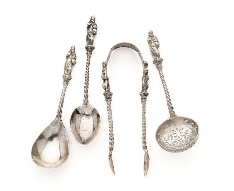 A VICTORIAN SILVER SET OF TWELVE TEASPOONS, A PAIR SUGAR TONGS, A CADDY SPOON AND A SIFTER SPOON, EDWARD PAIRPOINT, LONDON, 1