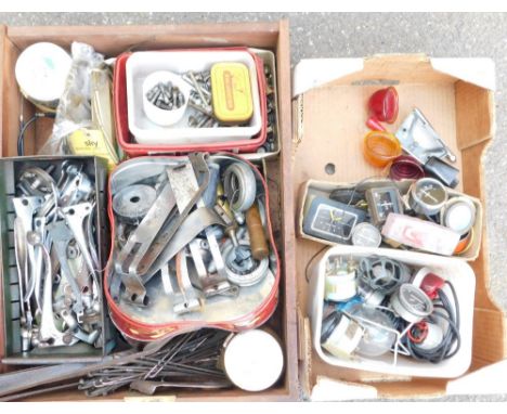 A group of automobile parts and tools, Dackon dials, brake callipers, bulbs, screws, clips, etc. (2 boxes)