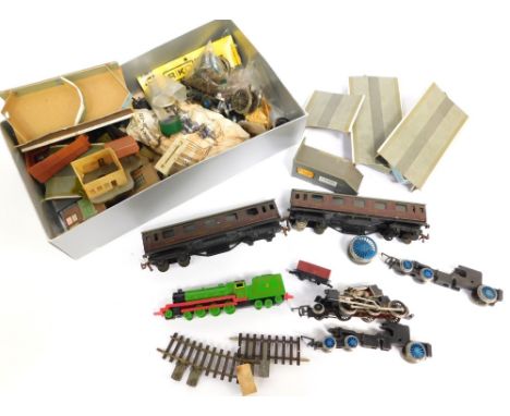 N gauge and OO gauge trains and accessories, to include Thomas the Tank Engine style trains, etc. (a quantity) 