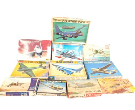 Various 1:72 scale aeroplanes, to include Cant Z 1007 Brus Alcione Bideriva, Aeroc-3A B-58, Esce Hellier, boxed. (11)