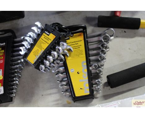 A 32 piece combination spanner set (TS-158)