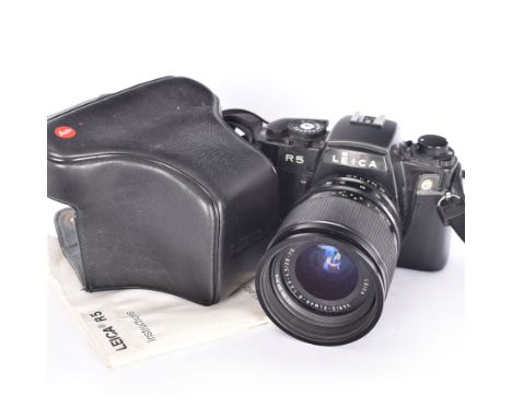 Leica R5 Schwz camera body, in black finish, serial no. 1763156, made in Germany 1988, with a Leica Vario-Elmar-R 1:3.5-4.5/2