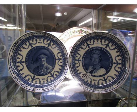 A Spode Queen Mother 80th birthday plate and two Wedgwood blue and white plates of the Queen and the Queen Mother. 