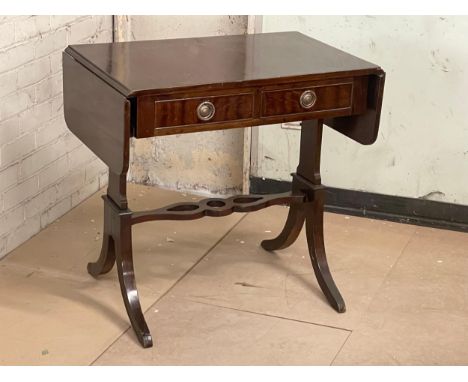 A mahogany sofa table with 2 drawers and 2 dummy drawers. 80x51x75cm closed. 