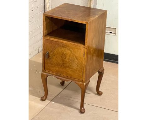 A good quality vintage Burr Walnut bedside locker. 40x37x77cm 