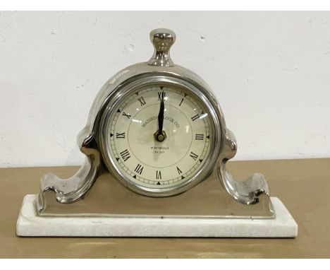 A Madison Clock Company mantle clock. 25x8x19cm 