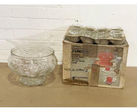 A vintage Jeannette punch bowl and cups in box. Bowl measures 29x19cm 