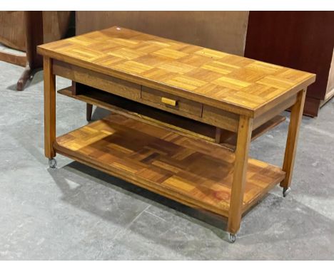 A vintage 2 tier coffee table. 93x47.5x51cm 