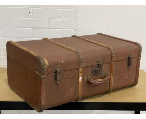 A vintage trunk. 75x45x32cm 