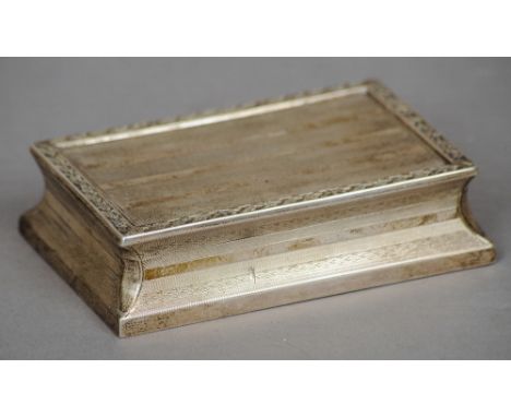 A George V silver table snuff, hallmarked London 1911, maker's mark of Fanny Benjamin, retailed by Asprey, London
Of rectangu