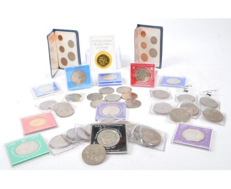 A collection of 20th Century British currency crowns coinage. The collection to include; 6x HM Queen Elizabeth II Silver Jubi