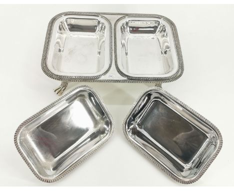 RECHAUD MIT ZWEI DECKELSCHALEN / ENTREÉ DISH / SPEISENWÄRMER MIT ZWEI EINSÄTZEN, 20. Jh., wohl England, versilbertes Metall, 