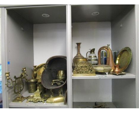 A quantity of mixed brass and copperware to include a Victorian helmet shaped coal bucket, brass desk inkwell, bugle and othe
