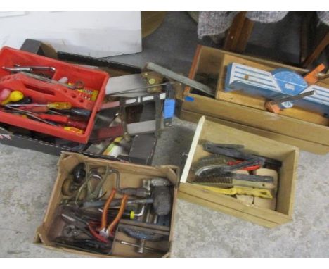 Mixed tools to include saws, screwdrivers and other items 