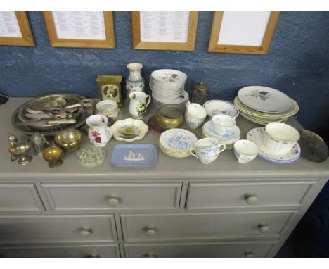 A mixed lot of ceramics, glass and metalware to include a Coalport Cairo part teaset, a Wedgwood Jasperware dish, a Swiza man