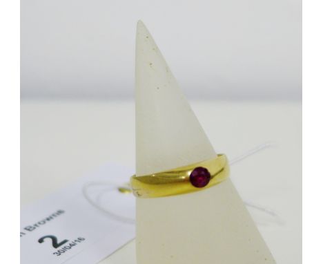 Gents 14 carat gold and ruby set ring, UK size T