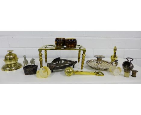 A mixed lot of metal wares to include a brass trivet, a brass bell, novelty golf ball bottle opener, a duck, figure of a peli