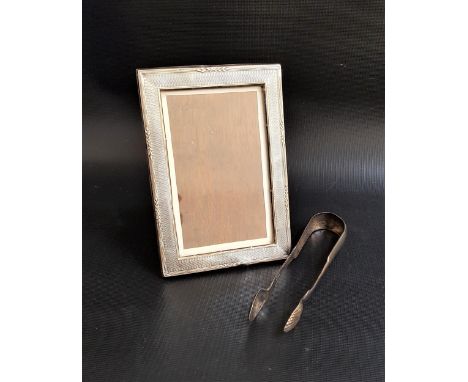 GEORGE V SILVER PHOTOGRAPH FRAMEwith engine turned decoration, 16cm high, Birmingham 1928, together with a pair of George III