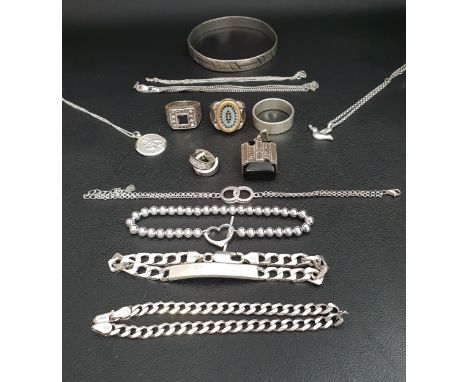INTERESTING SELECTION OF SILVER AND SILVER MOUNTED JEWELLERYincluding a black agate and marcasite decorated pendant, a gem se