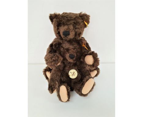 TWO STEIFF CLASSIC SERIES 1920 REPLICA TEDDY BEARSin brown mohair, the smaller example with paper tag, the larger with growle