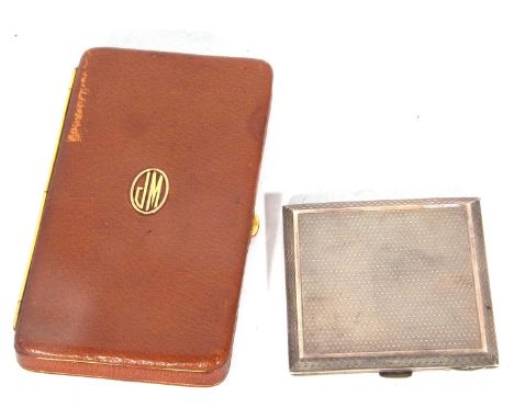 Mixed Lot: George V silver cigarette case of square form, overall engine turned decoration, gilt lined interior and hallmarke