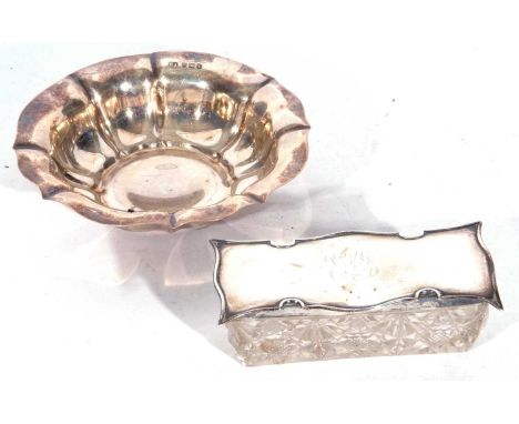 George V silver small shallow bowl of circular form with wavy rim and a fluted design, Sheffield 1915, maker's mark Atkin Bro