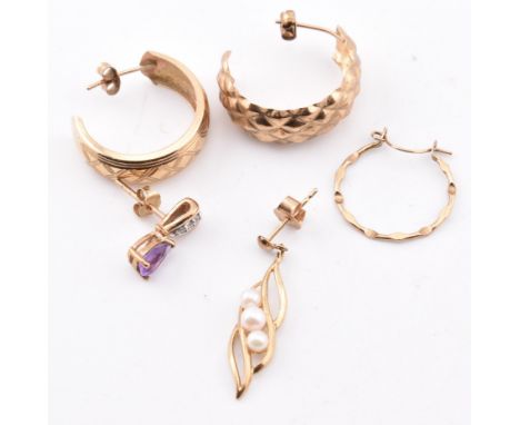 Assorted 9ct gold and gem set earrings AF. The lot to include a 9ct gold textured hoop earring with straight post and butterf