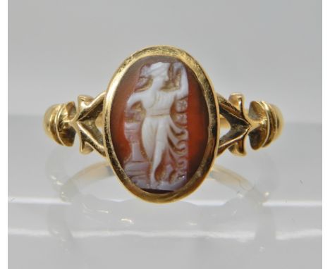 AN 18CT GOLD GLASS INTAGLIO RING hallmarked Birmingham 1908, finger size, O, weight 2.9gms Condition Report: Nice mount and c