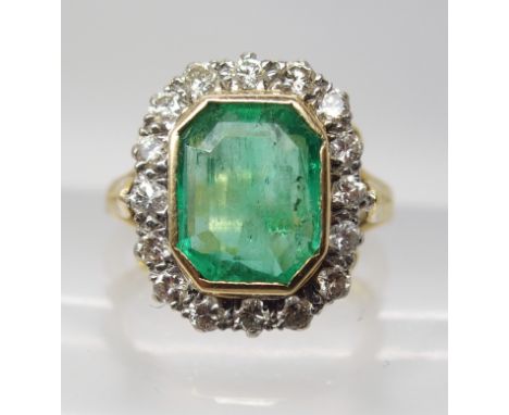 AN 18CT GOLD EMERALD AND DIAMOND RING WITH FLEUR DE LIS SHOULDERS set with estimate approx  0.56cts of brilliant cut diamonds