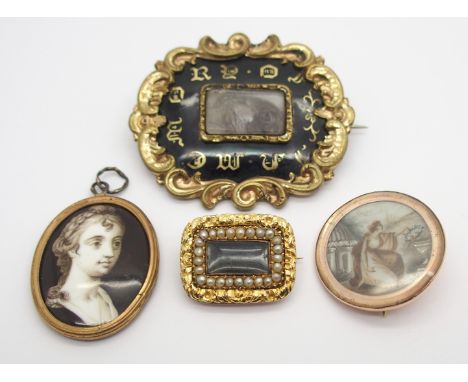 THREE MOURNING BROOCHES AND A PENDANT two of the brooches are mounted in un-hallmarked yellow metal, one is set with pearls a