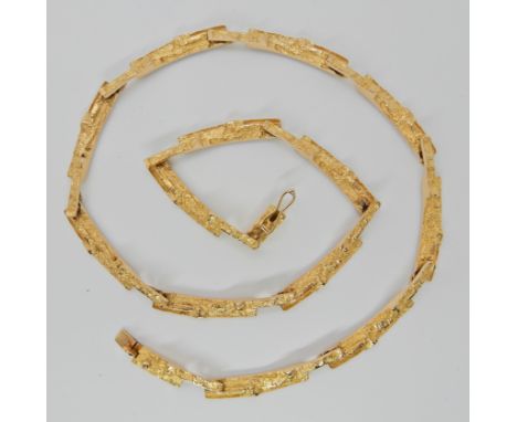 A 14CT GOLD LAPPONIA TUNDRA NECKLET BY BJORN WECKSTROM circa 1990,with textured links, box clasp and safety clasp, length app
