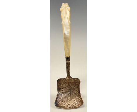 A Victorian silver caddy spoon, mother of pearl handle, Birmingham 1849, 10.4g; 12/2cm long 