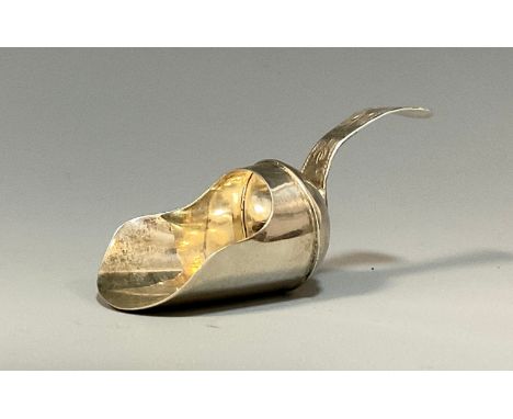 A George III silver caddy spoon, scooped bowl, bright cut handle, Joseph Willmore, Birmingham 1810, 10g 