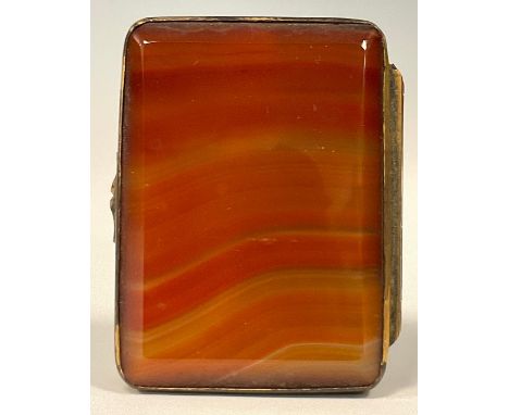 A Victorian banded agate gilt metal snuff box, 5.4cm x 4.2cm 