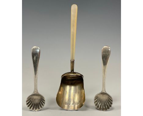 A Victorian silver caddy spoon, mother of pearl handle, Hilliard & Thomason, Birmingham 1899;  pair of shell bowl mustard spo