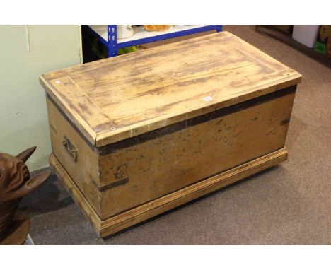 Pine carpenters tool trunk