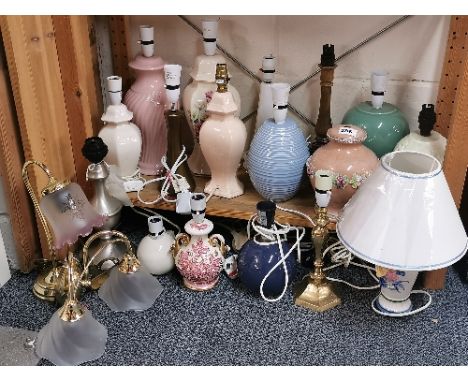 A quantity of ceramic and other table lamps.